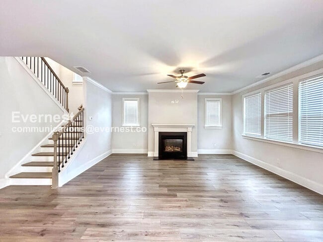 Photo - 504 Cunninghame Ct