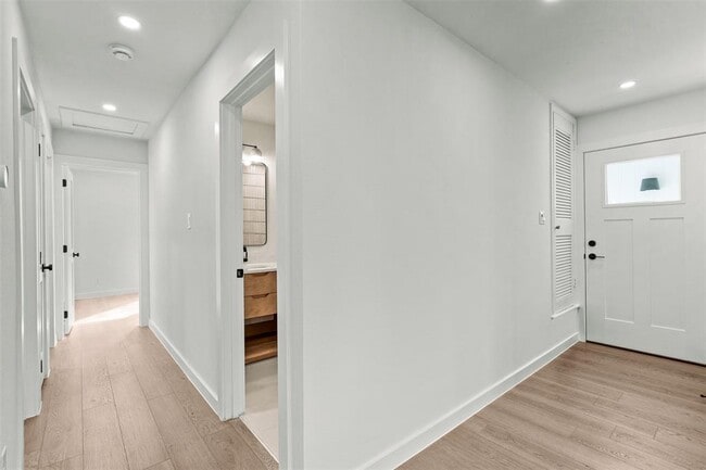 Photo - 404 Arbor Ln