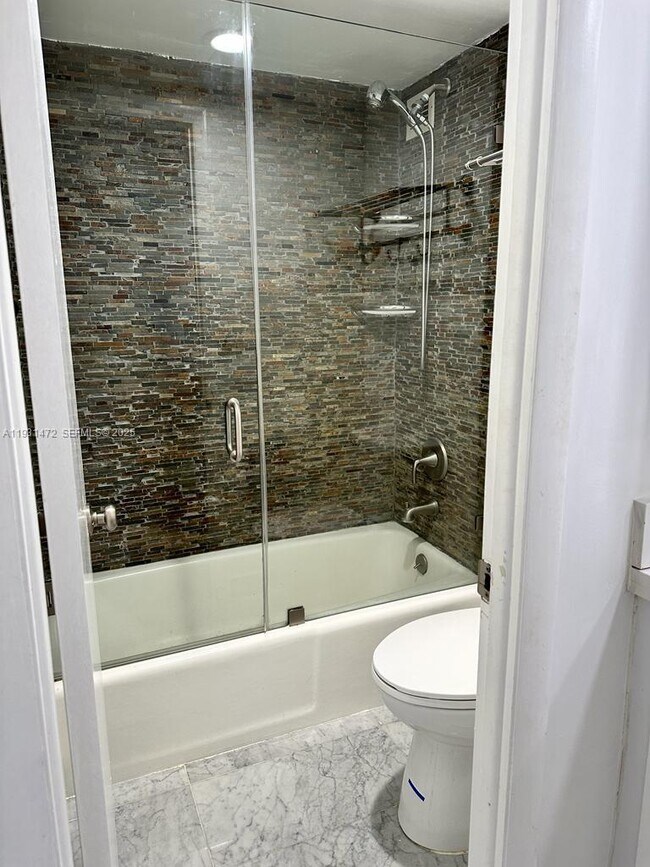 Photo - 11111 Biscayne Blvd Unidad 15B