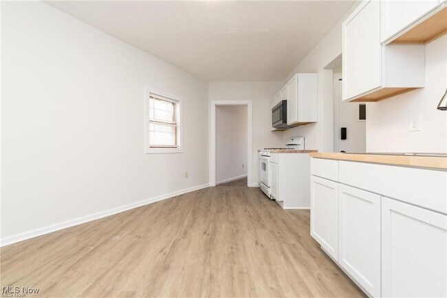 Photo - 3905 Woodbine Ave Unit Up