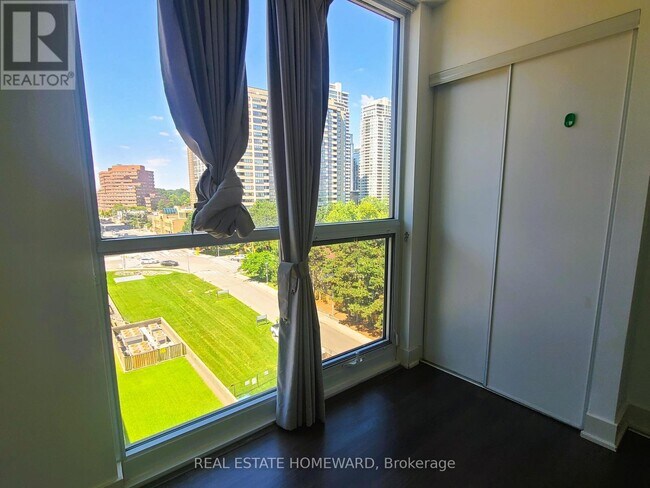 Photo - 88 Sheppard Ave E Unit 808