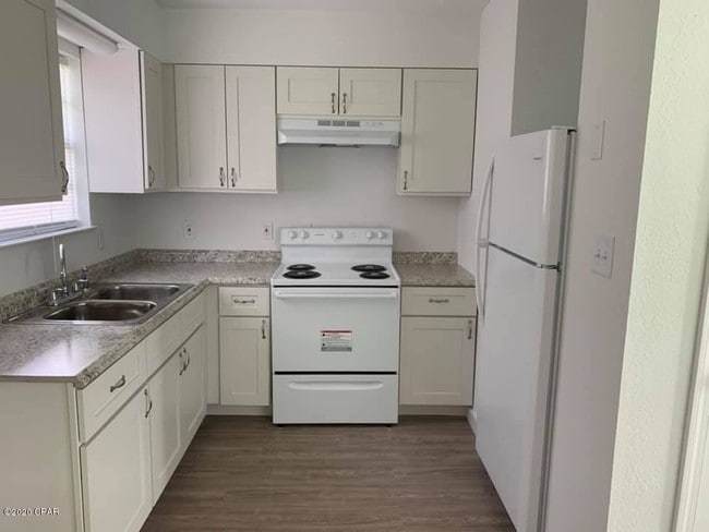 Building Photo - 168 N Comet Ave Unit E-2 Rental