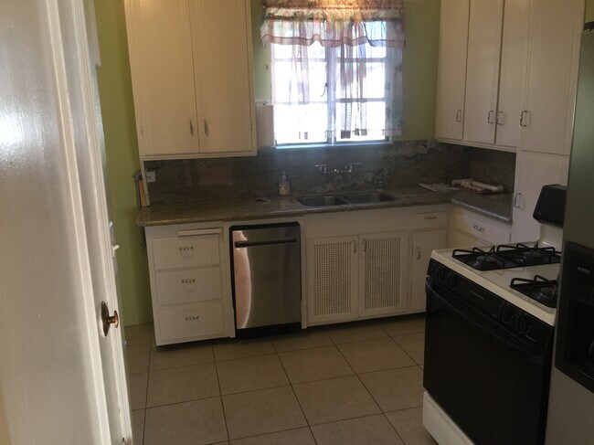 Photo - 4438 Steele St