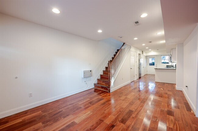 Photo - 708 19th St NE