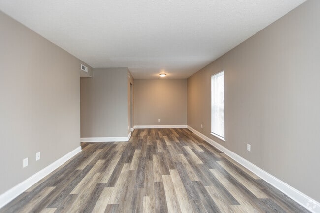 1BR, 1BA - 750 SF