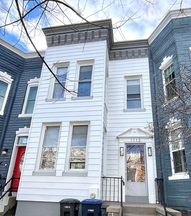 Building Photo - H Street Corridor|3 bd 1 bth Row House|High Ceilings, Bright, 1800sqft