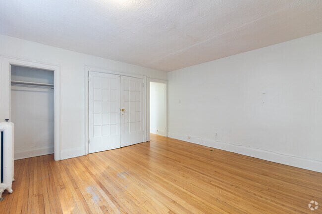 BACHELOR - 450SF - Living Room - 96 Isabella The Arms Apartments