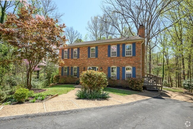 Building Photo - Spacious Canterbury Hills Home