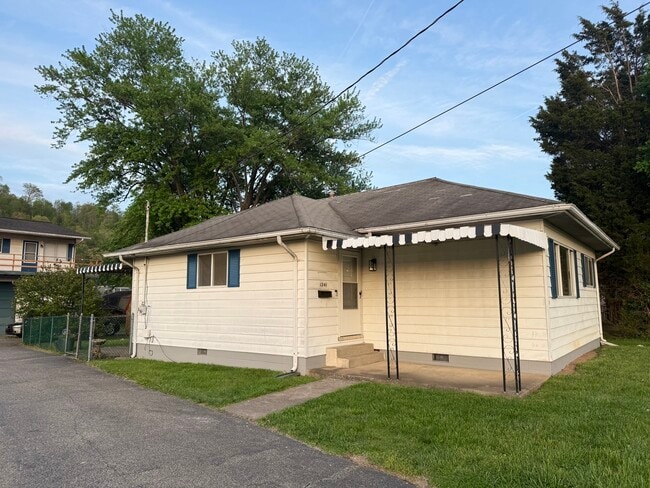 House (Front) - 1241 Main Ave Unit Home