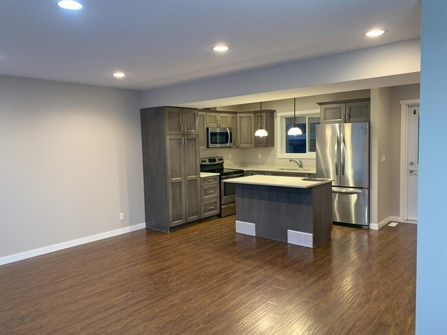 10121-10197 97 Ave Unit F35
