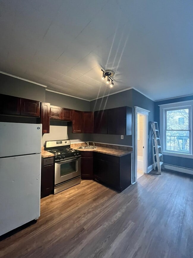 Building Photo - 164 Clendenny Ave Unit 2R