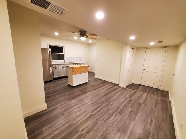 Building Photo - 620 Jersey Ave Rental