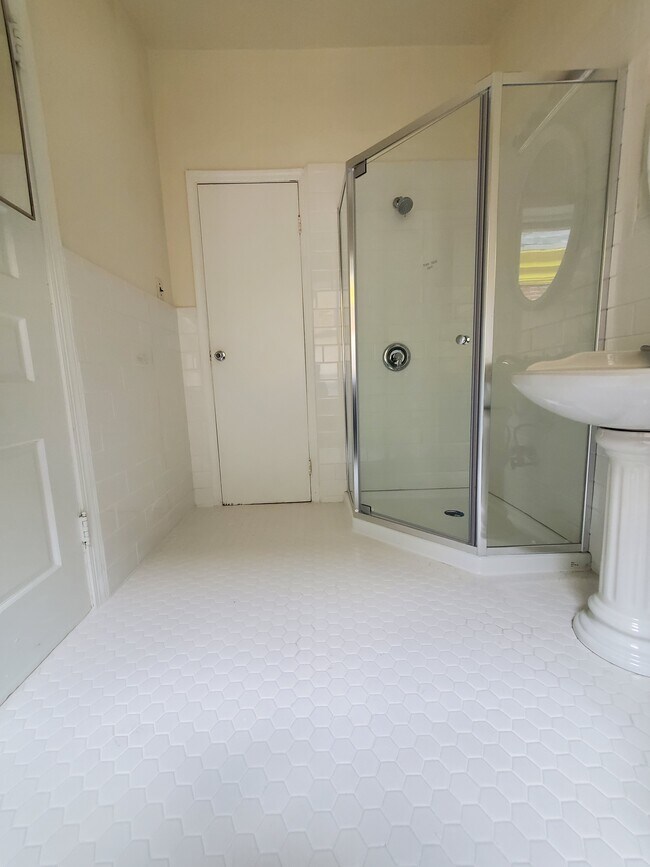 Photo - 4222 Spruce St Unit #3F