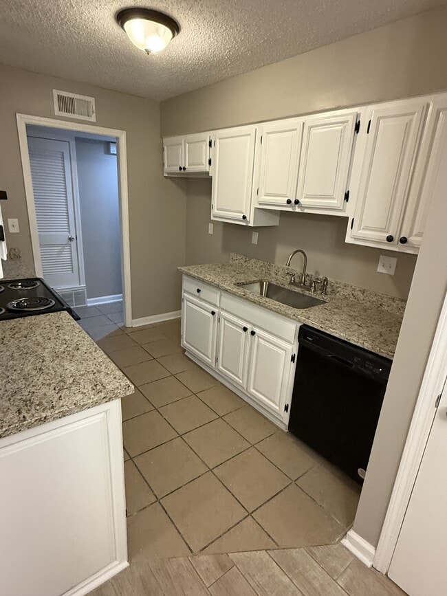 Photo - 855 Charter Oak Dr