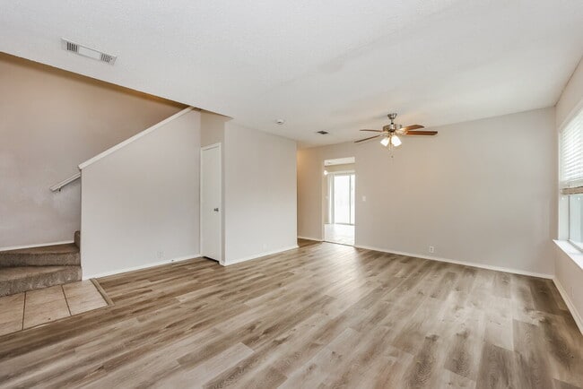 Photo - 819 Creekside Dr