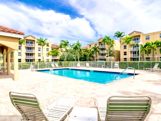 Photo - 529 E Sheridan St Condo Unit 106