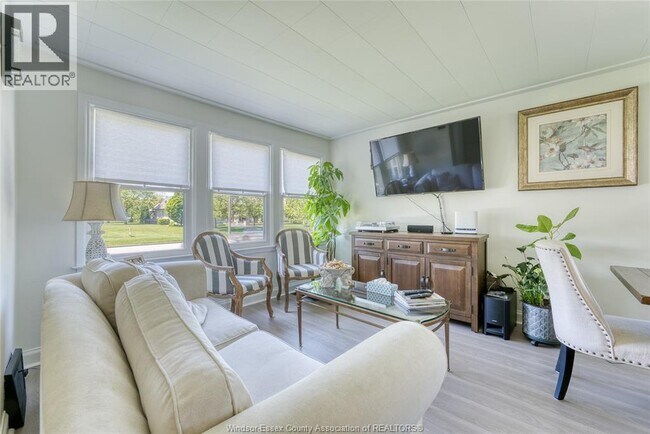 Photo - 4062 Roseland Dr E