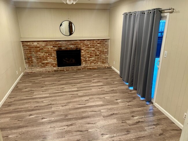 Photo - 650 W Donner Ave