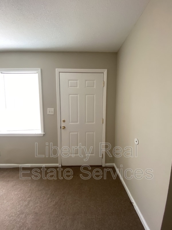 Photo - 744 Elaine St
