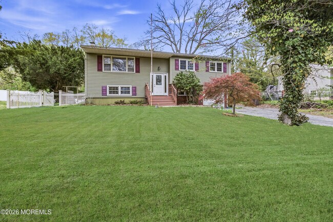 Photo - 536 River Dr