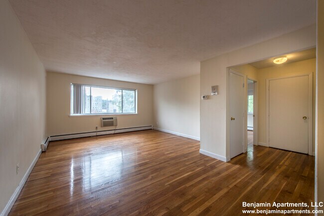 Building Photo - 65 Gardner St Unit 2b Rental