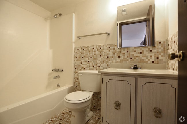 1BR, 1BA - 650 SF