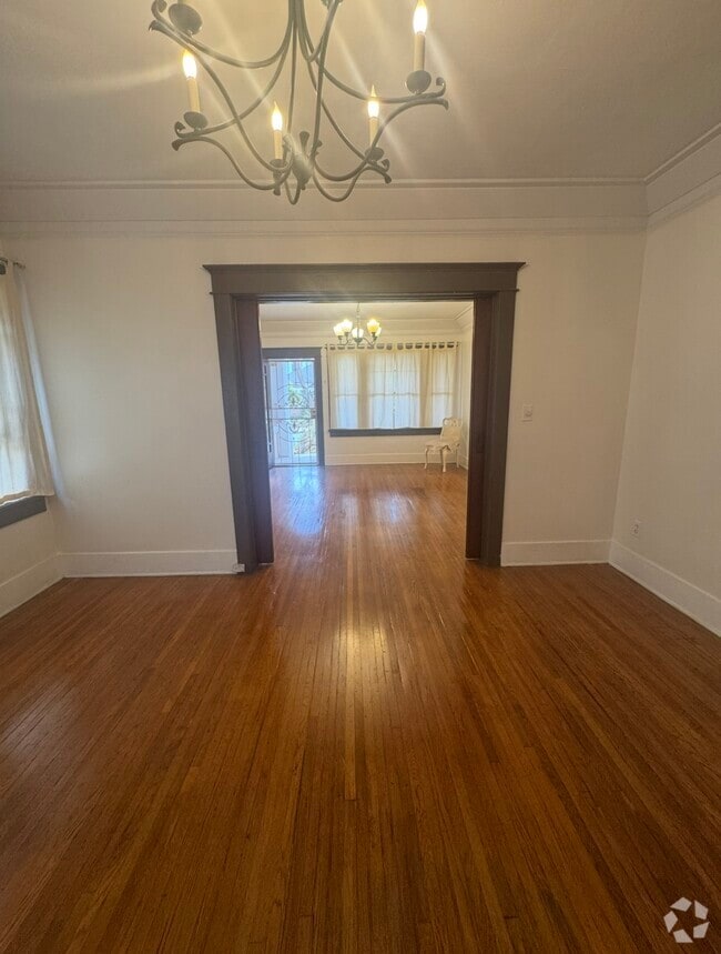 Building Photo - 1800 N Van Ness Ave Unit Hollywood Rental