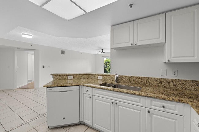 Photo - 300 Crestwood Ct N Unit 302