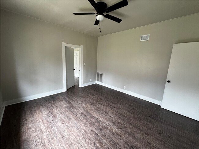 Photo - 2394 Avenue A
