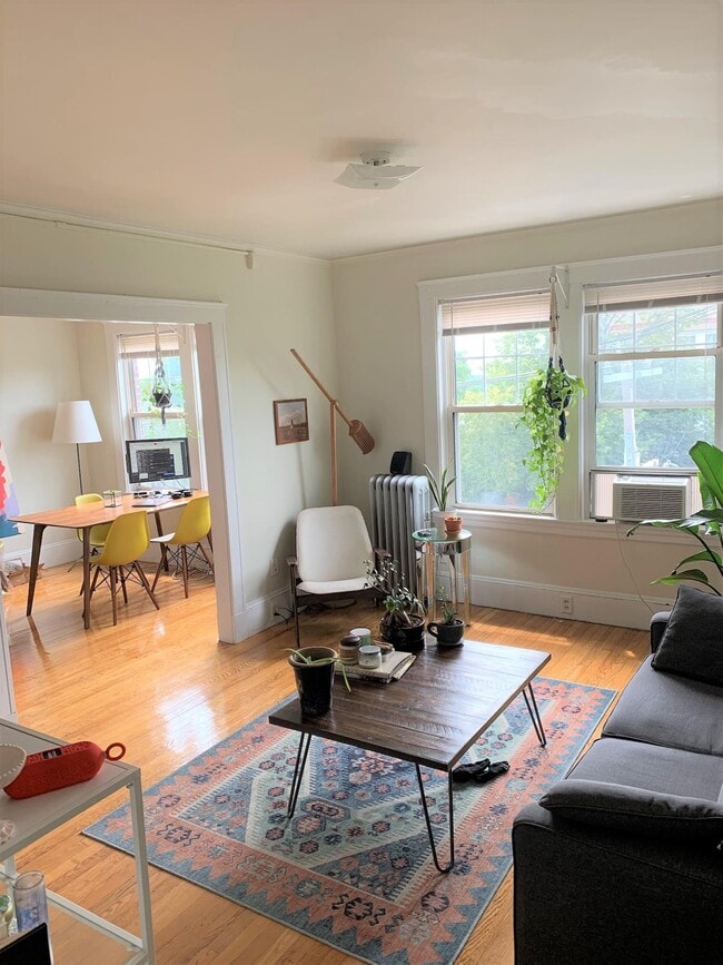 Building Photo - 156 Summer St Unit 5