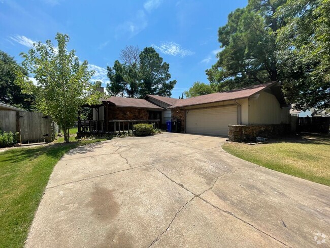 Building Photo - Move in ready! 3 bedrooms and 2 baths Rental