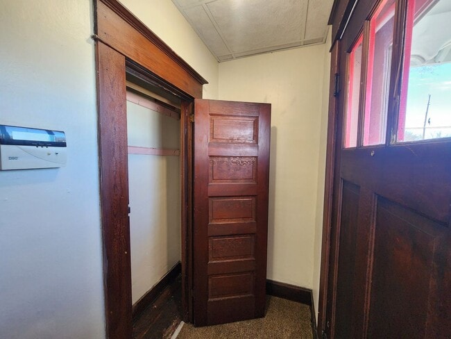 Photo - 3 Bedroom House w/Detached Garage!!!