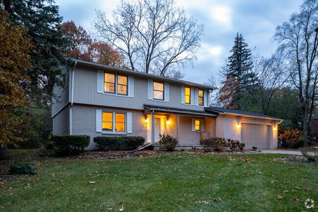 4BR, 3BA - 2,606 SF - 1990 Squirrel Valley Corporate and Short Term