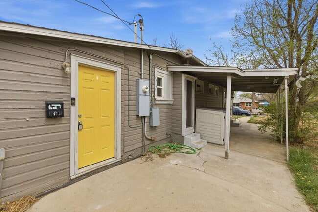 Building Photo - 1 Bed 1 Bath with TWO Bonus Rooms in Delmar Parkway! Unit B