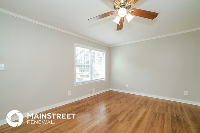 Photo - 3553 Highwood Dr SW