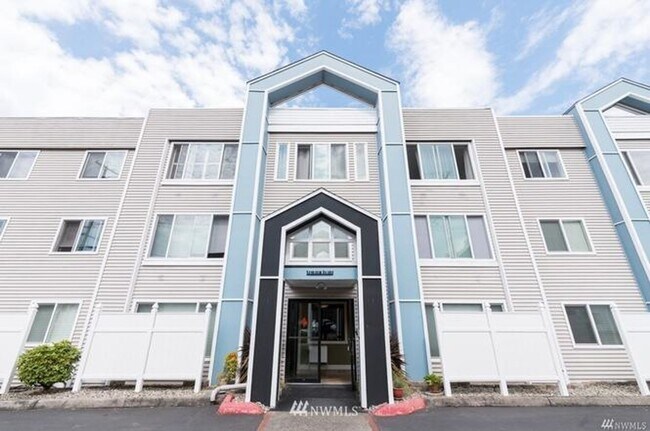 Photo - *** RENT SPECIAL 50% off MAY RENT*** Beautiful & Spacious Condo in the Heart of Tacoma Unit 303