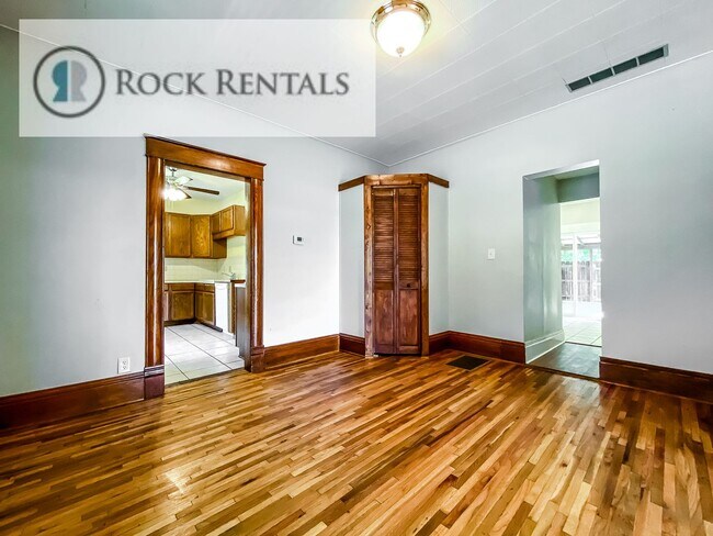 Photo - 3 Bed 1.5 Bath House with Fenced Yard