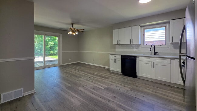 Photo - 16724 Hillside Pl