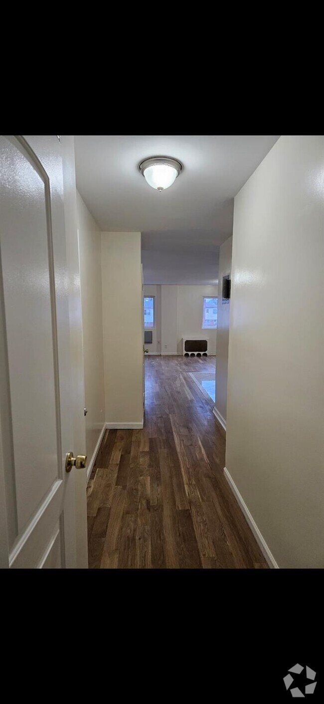 Building Photo - 195-25 Woodhull Ave Unit 3rd fl Rental