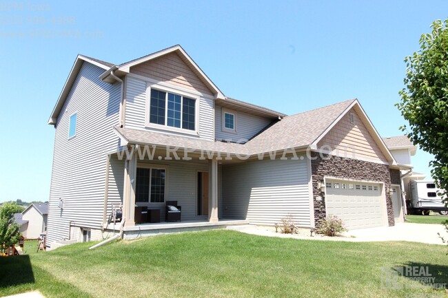 Building Photo - OVER 2000 SQ FT!!   5 Bedroom, 3.5 Bath Home in Urbandale