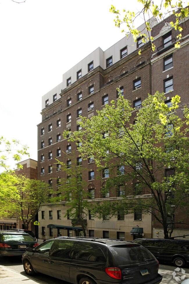 Capri Apartments - 232 E 12th St Apartments