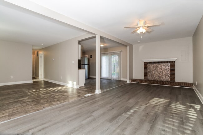 Photo - 990 Sheffield Dr