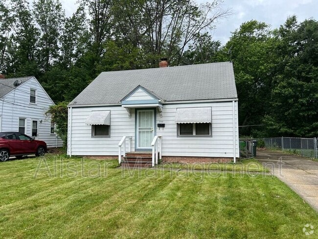 Building Photo - 740 E 254th St Rental