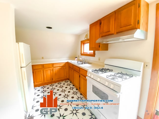 Photo - 140 W Hill Rd