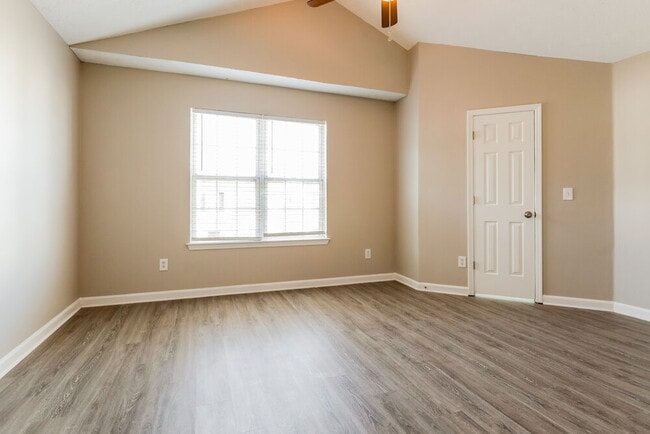 Photo - 425 Village Bluff Dr