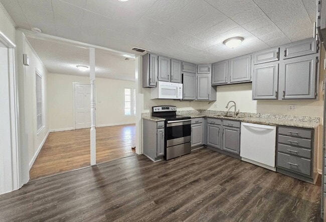 Building Photo - 2503 Taylor St Rental