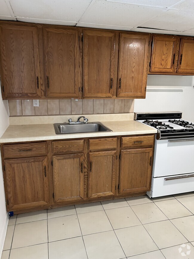 Building Photo - 1916 23rd Dr Unit Studio Rental