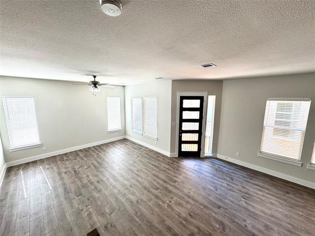 Photo - 809 Meadowcrest Dr