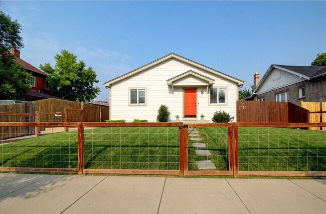 Building Photo - 3BD, 2BA Front side Duplex with Private Front Yard, Near Sloan's Lake