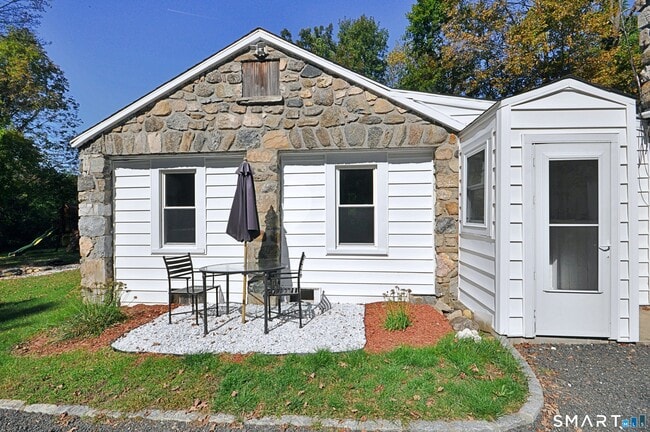 Building Photo - 10 Old Hawleyville Rd